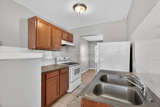 2228 Duchess Dr in St. Louis, MO - Building Photo - Building Photo