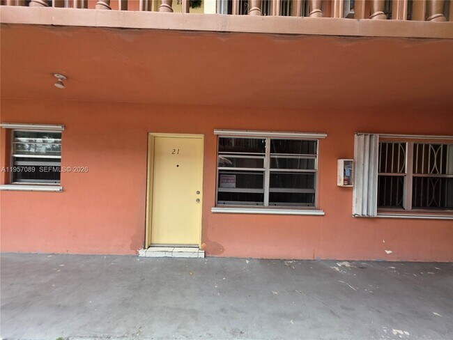 45 E 11th St in Hialeah, FL - Foto de edificio - Building Photo