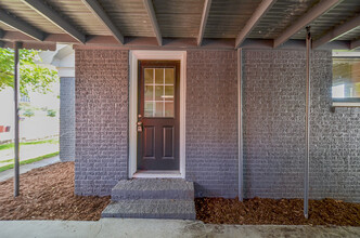 404 W Main St in Bellville, TX - Foto de edificio - Building Photo