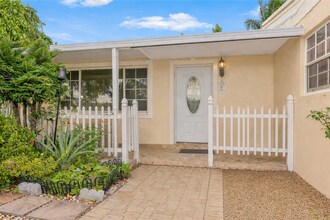 1041 NW 196th Terrace in Miami, FL - Building Photo - Building Photo