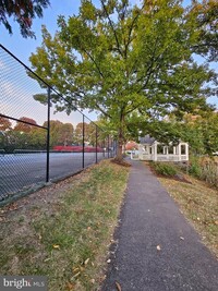 6517 Kemper Lakes Ct in Alexandria, VA - Foto de edificio - Building Photo