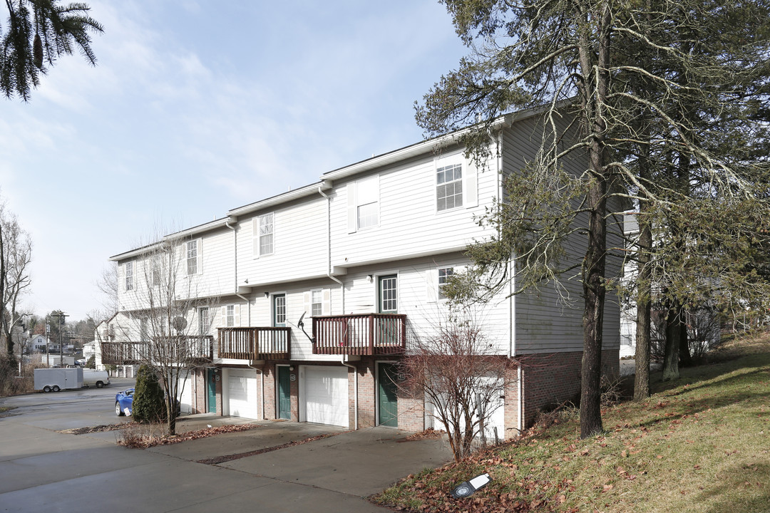 Cedarstone Apartments in Morgantown, WV - Foto de edificio