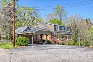 174 Paris St in Clayton, GA - Building Photo