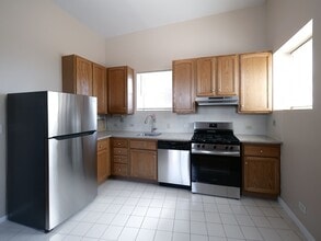 2849 W Belmont Ave, Unit 2R in Chicago, IL - Foto de edificio - Building Photo