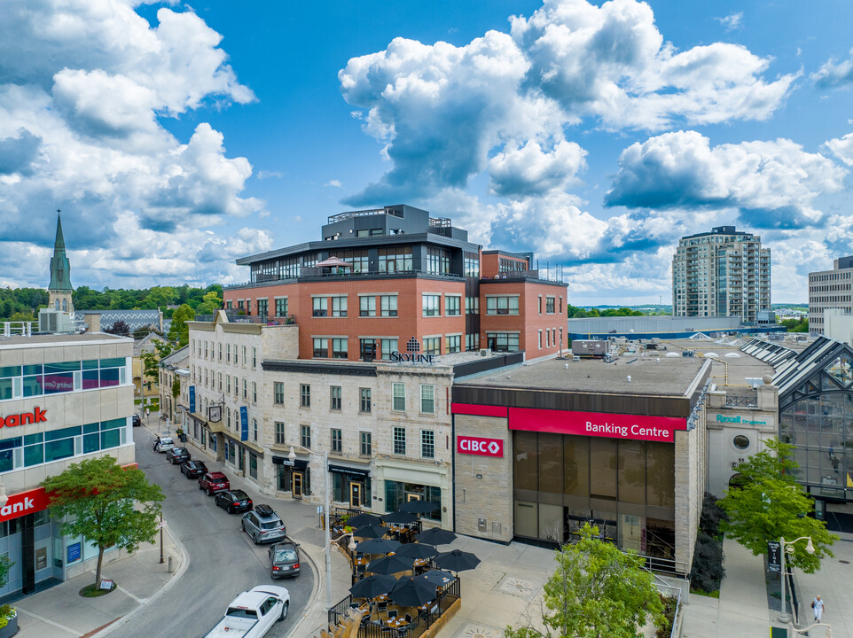 5 Douglas St in Guelph, ON - Building Photo