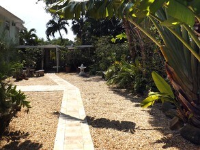 1310 NE 30th St in Oakland Park, FL - Building Photo - Building Photo
