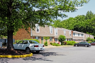 Crown Square Apartments in Richmond, VA - Foto de edificio - Building Photo