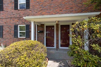 3412 Taylorsville Rd in Louisville, KY - Building Photo - Building Photo