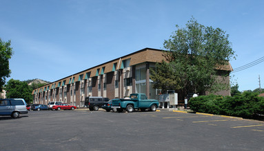 Bruin Manor Apartments in Colorado Springs, CO - Building Photo - Building Photo