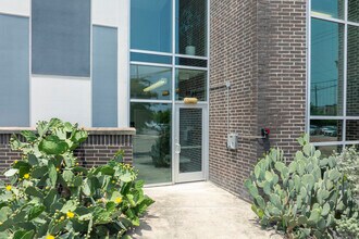1011 Studemont St in Houston, TX - Foto de edificio - Building Photo