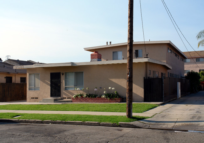 4038 W 136th St in Hawthorne, CA - Foto de edificio - Building Photo