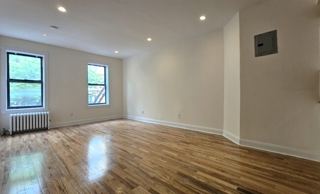 property at 20 Magaw Pl