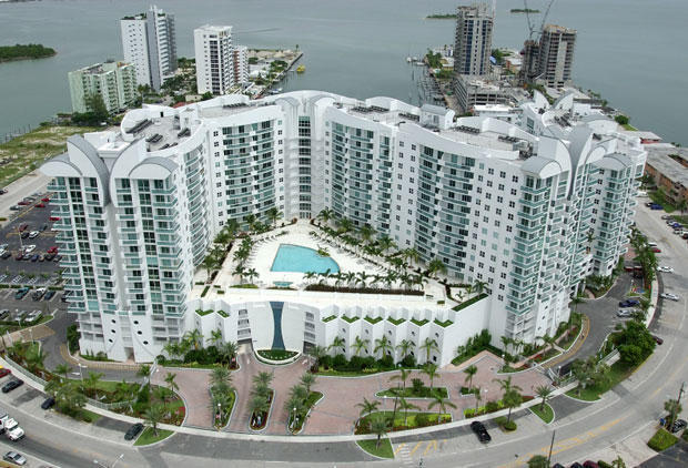 7900 Harbor Island Dr in Miami Beach, FL - Building Photo