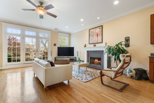 property at 3820 N Greenview Ave