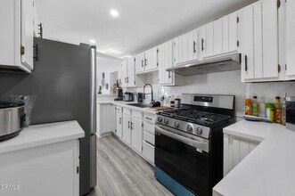 11798 Kagel Canyon St in Los Angeles, CA - Foto de edificio - Building Photo