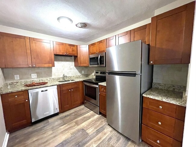 1323 Worcester Rd, Unit E7 in Framingham, MA - Building Photo - Building Photo