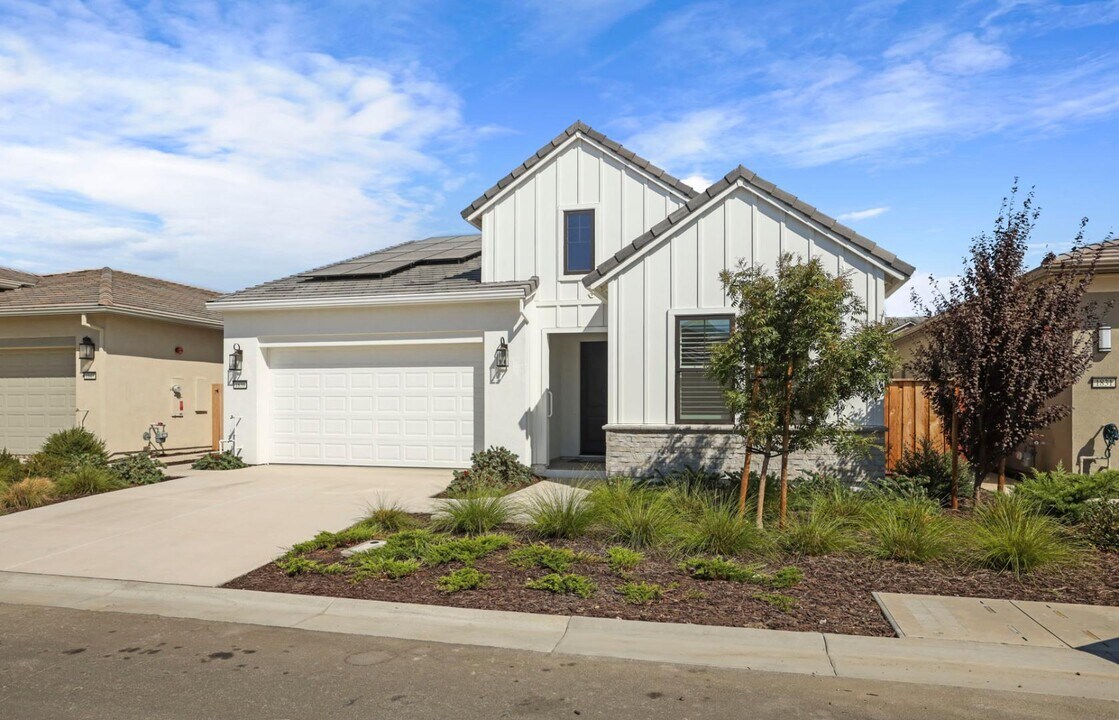 1839 Snowflower Pl in Tracy, CA - Building Photo