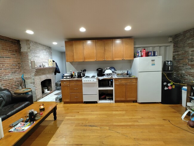 43 Anderson St, Unit B in Boston, MA - Building Photo - Building Photo