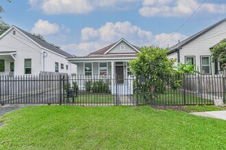 213 N Hutcheson St in Houston, TX - Building Photo - Building Photo