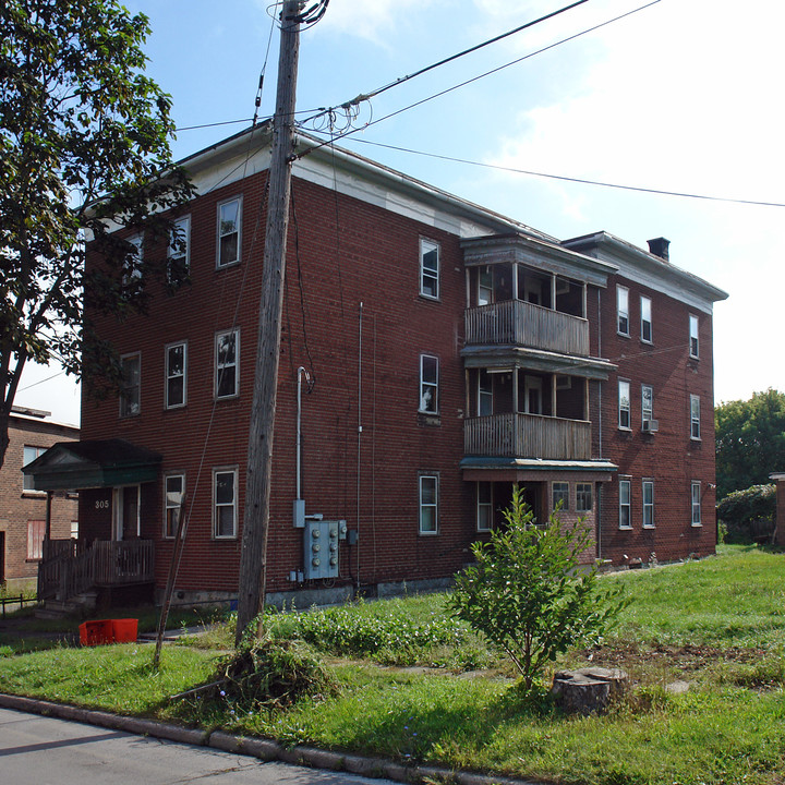 305 Bacon St in Utica, NY - Building Photo