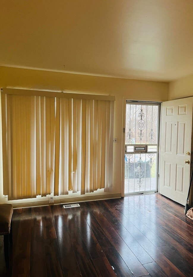 3514 Spruce St in Inkster, MI - Building Photo - Building Photo