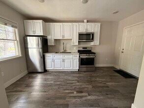 2000 6th St, Unit Unit B in Sacramento, CA - Foto de edificio - Building Photo