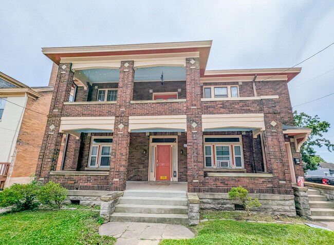 89 W McMillan St in Cincinnati, OH - Building Photo - Building Photo