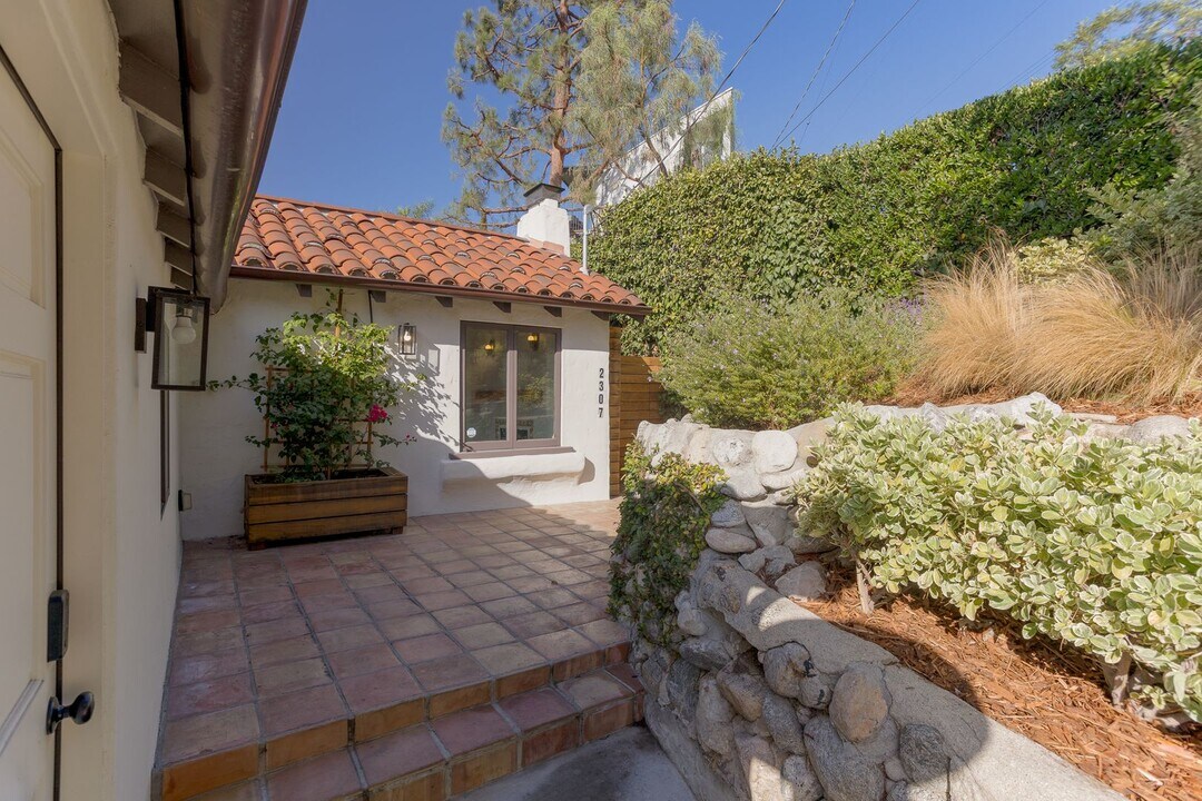 2307 Bancroft Ave in Los Angeles, CA - Building Photo