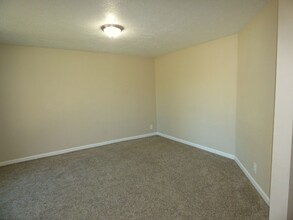 1434 Garden Ct NE in Keizer, OR - Foto de edificio - Building Photo
