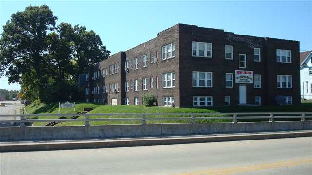 Wellington Apartments in Moline, IL - Building Photo - Building Photo