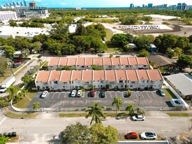 2050 NE 140th St in North Miami Beach, FL - Foto de edificio - Building Photo