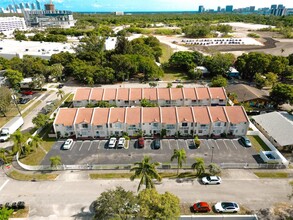 2050 NE 140th St in North Miami Beach, FL - Building Photo - Building Photo