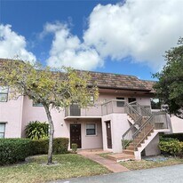 10541 NW 10th St in Pembroke Pines, FL - Building Photo