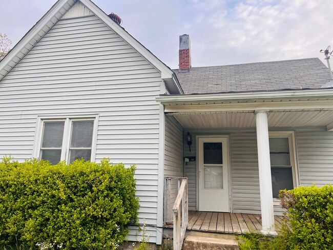 property at 306 W 5th St