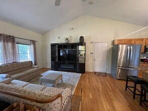 285 Charge Pond Rd in Wareham, MA - Building Photo - Building Photo