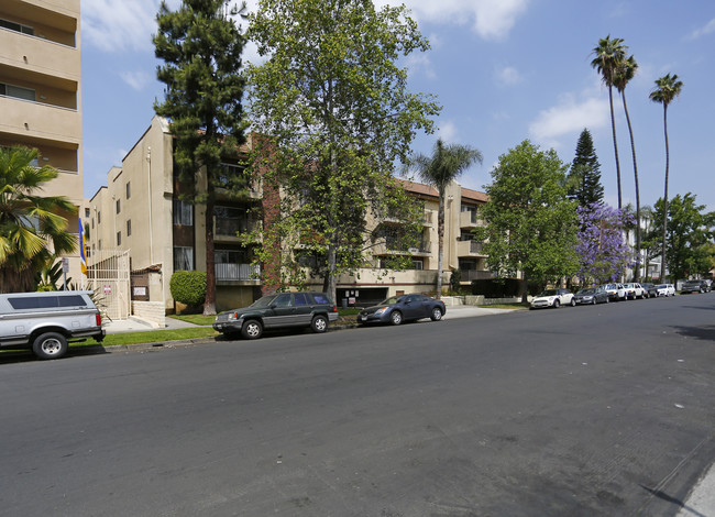 Manhattan Place Condominiums in Los Angeles, CA - Building Photo - Building Photo