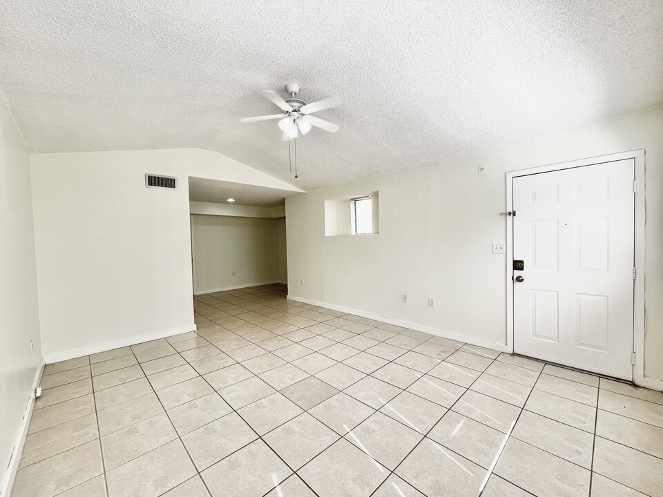 15591 SW 105th Ter, Unit #527 in Miami, FL - Building Photo