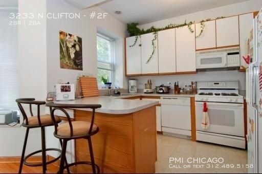 3233 N Clifton Ave-Unit -#2F in Chicago, IL - Building Photo