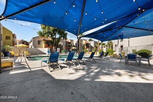 4748 W Sierra Vista Dr, Unit A1 in Glendale, AZ - Building Photo