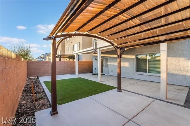 property at 5745 Becklow Gdns Ave