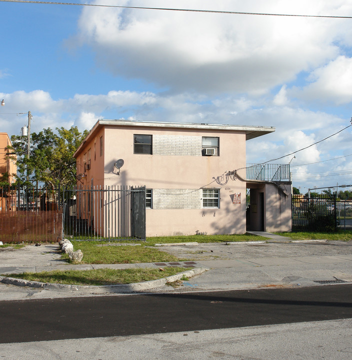 1221 NW 61st St in Miami, FL - Building Photo