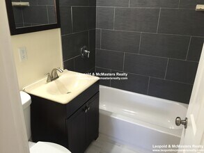 9 Alvan Ter, Unit 3 in Boston, MA - Foto de edificio - Building Photo