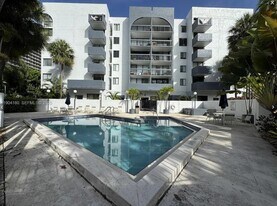 2715 Tigertail Ave in Miami, FL - Building Photo