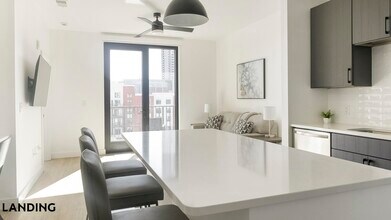 1007 S Mint St, Unit 832 in Charlotte, NC - Building Photo - Building Photo