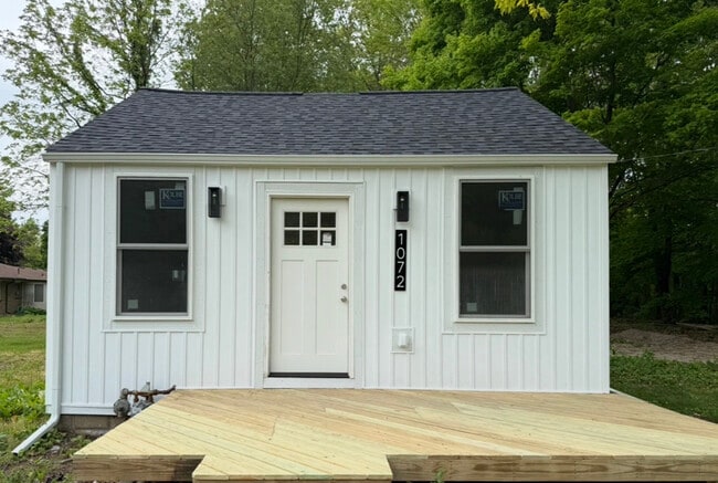 property at 1072 Vineland Rd