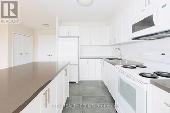 10-710 Shallmar Blvd in Toronto, ON - Building Photo - Building Photo