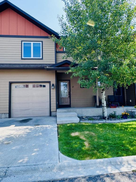 property at 1043 Rd Runner St