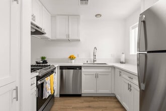 Mar at Grove in Imperial Beach, CA - Foto de edificio - Building Photo