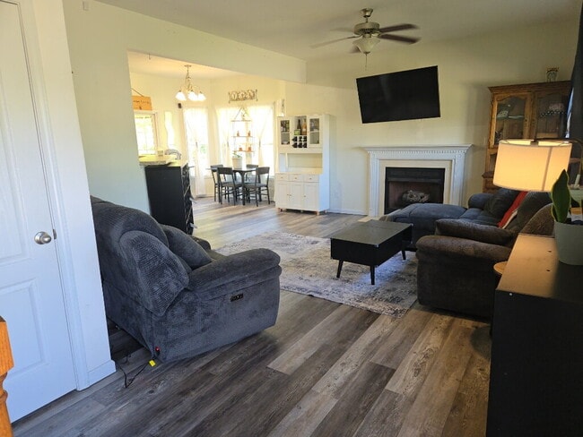 213 Cottage Brook Ct in Richlands, NC - Building Photo - Building Photo
