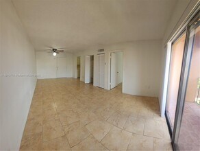 295 NW 72nd Ave in Miami, FL - Building Photo - Building Photo